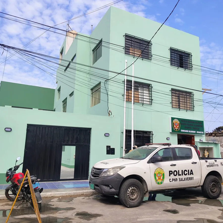 Fachada de edificación pública terminada